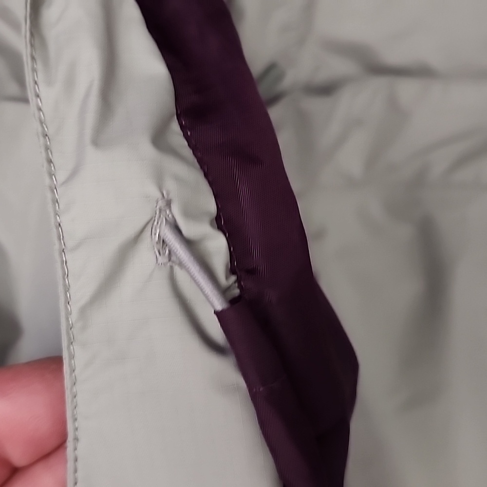 The north face windbreaker with hood lg - Picture 14 of 14